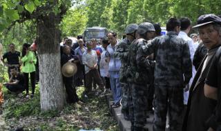 雅安地震感人图片 雅安地震感人图片